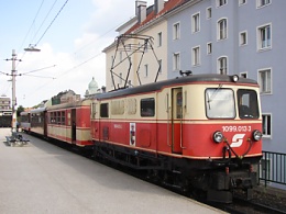 Vlak Mariazellbahn na nádraží St. Pölten