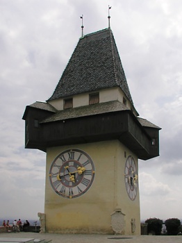 Věž Uhrturm na vrchu Schlossberg nad Gratzem