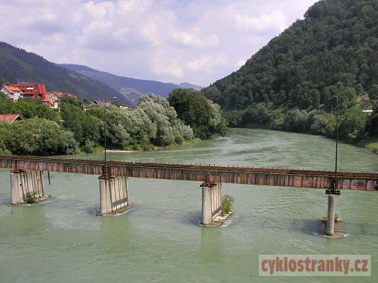 Vprava 2004  Nvrat do trska
