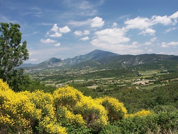 Hora Mont Ventoux od Suzette v Dentelles de Montmirail