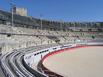 Arènes v Arles