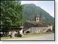 Kamenný kostelík ve Vira