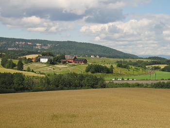 Krajina severně od Lillestrømemu, vzácně mírně zvlněná