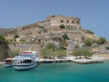 Pevnost Spinalonga na ostrůvku Kalidon