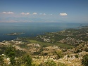 Skadarské jezero s ostrůvkem Moračnik