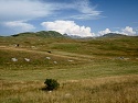 Náhorní planina Lukavica, v dáli bouřkové mraky