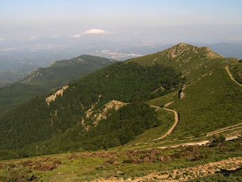 Výhled z vrcholu Turo de l'Home ke Costa Brava