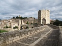 Středověký most Pont Fortificat v Besalú