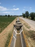 Zavlažovací kanál podél silnice z Vilatenimu do Vilanova de la Muga