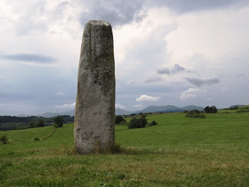 Menhir Couche u osady Phialeix