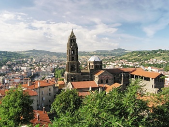 Cathédrale N.D. v Le Puy-en-Velay z Rocher Corneille