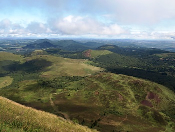 Severozápadní výhled z Puy de Dôme na Chaîne des Volcans