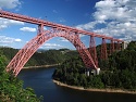 Viaduc de Garabit (dle Gustava Eiffela) přes přehradní nádrž Barrage de Grandval