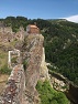 Château de Arlempdes nad údolím řeky Loire