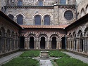 Rajská zahrada kláštera u katedrály Notre-Dame de France v Le Puy-en-Velay