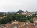 Výhled od baziliky Sanctuaire St-Joseph v Espaly-St-Marcel na Le Puy-en-Velay