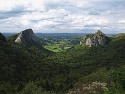 Dvojice vrcholů la Roche Tuilière (vlevo) a Roche Sanadoire (vpravo)