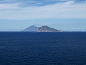 Výhled na ostrovy Stromboli a Panarea z ostrova Lipari