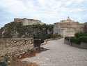 Nepřístupný hrad a kostel Duomo Vecchio v Milazzu