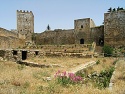 Nádvoří San Nicolò na hradě Castello di Lombardia ve městě Enna