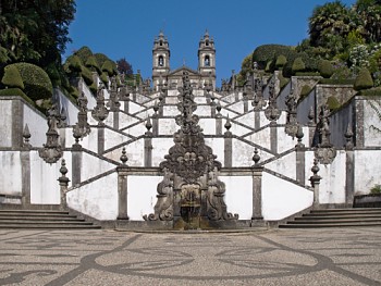 Žulové schodiště k chrámu Bom Jesus do Monte