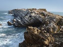 Útesy na pobřeží poloostrova u vesničky Baleal