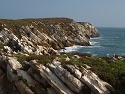 Útesy na pobřeží poloostrova u vesničky Baleal