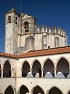 Věž klášterního kostela Convento de Cristo v Tomaru