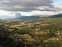 Výhled údolím Rio Mondego k pohoří Serra da Estrela