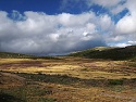 Planina nad údolím Rio Zêzere v pohoří Serra da Estrela