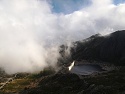 Výhled na přehradu při stoupání na vrchol Torre v pohoří Serra da Estrela