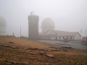 Vrchol Torre (1 993 m) nejvyšší vrchol Portugalska v pohoří Serra da Estrela jsme dosáhli v lijáku