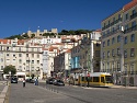 Castelo de São Jorge nad Praça da Figueira v Lisabonu