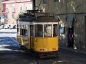 Typická lisabonská tramvaj