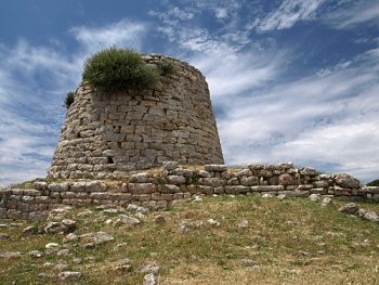 Nuraghe Is Paras u městečka Isili