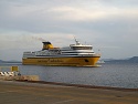 Trajekt Sardinia Ferries připlouvá do přístavu v Golfo Aranci