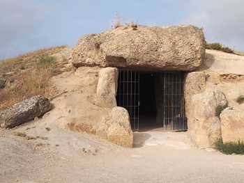 Prehistorická dolmenová jeskyně Cueva de Mengase u Antequery