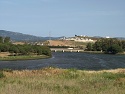 Výhled přes Río de las Cañas O Palmones u Algeciras, na obzoru býk Osbourne