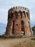 Historická strážní věž Torre de Piniés nedaleko marocké hranice na Ceutě