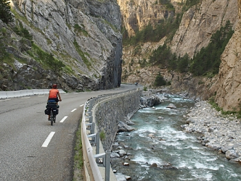 V soutěsce Combe du Queyras kolem řeky Guil