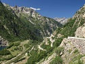 Údolí Eau d'Olle pod Barrage de Grand Maison