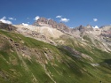 Vrchol le Grand Galibier (3 228 m) ze sjezdu na jižní stranu sedla