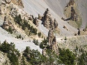 Kamenné svahy la Casse Déserte na jižní straně Col d'Izoard