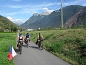 Na cyklistické stezce podél Rhôny, v pozadí okraj horské skupiny Jungfrau