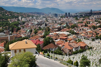 Výhled na Sarajevo z bastionu Žuta Tabija