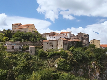 Horské městečko Corleto Monforte v Monti Alburni