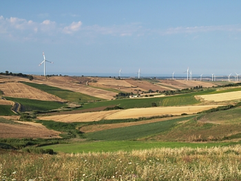 Zemědělská krajina u městečka Ururi na severu regionu Molise