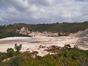 Solfatara (Sulpha Terra, Země síry) – rozsáhlý kráter nečinné sopky