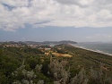 Výhled přes jezero Lago di Fusaro a pobřeží Gaetského zálivu