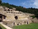 Pozůstatky římských lázní, římského paláce a malého divadla v městečku Baia